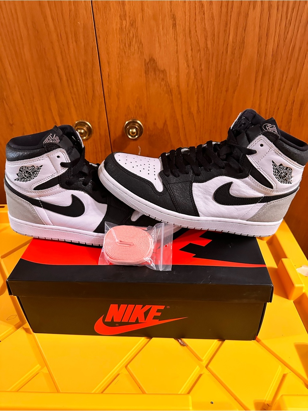 Nike Air Jordan 1 Retro High OG Shoes Mens Size 10 White Black Grey 555088-108